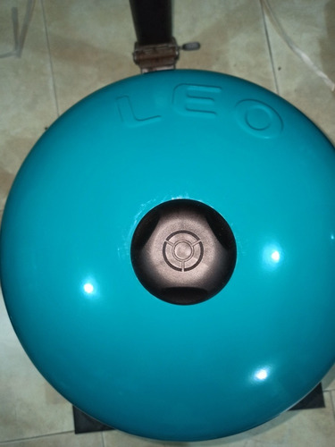 Imagen 2 de 4 de Tanque Hidroneumatico Precargado Vertical 24 Litros Leo