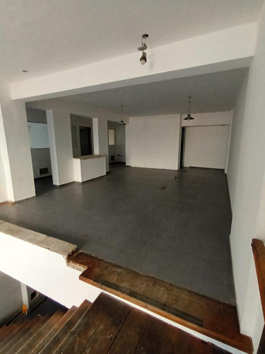 Gran Local En Venta Barrio Centro Sobre Av Gral Paz Esq. Rioja - 25 Mts De Doble Vidriera, Recibo Menor
