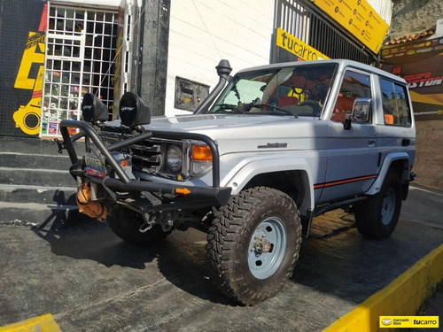 Toyota Macho Techo Duro