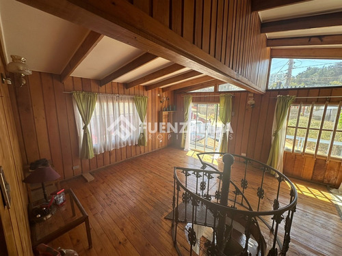 Casa En Venta De 4 Dorm. Rol Propio A 2 Cuadras De La Playa