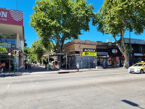 Imagen 2 de 14 de Local, Gran Esquina, 8 De Octubre Y Cipriano Miro , 300 M2 , Impecable !!