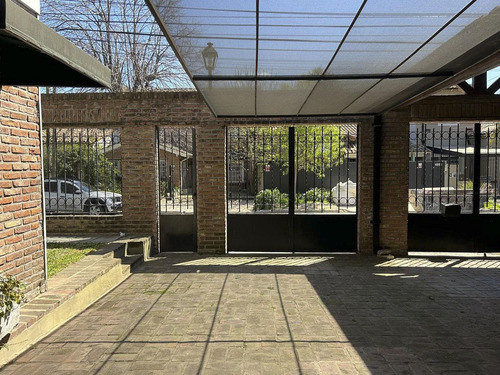 Casa En San Isidro, Barrio Las Carreras