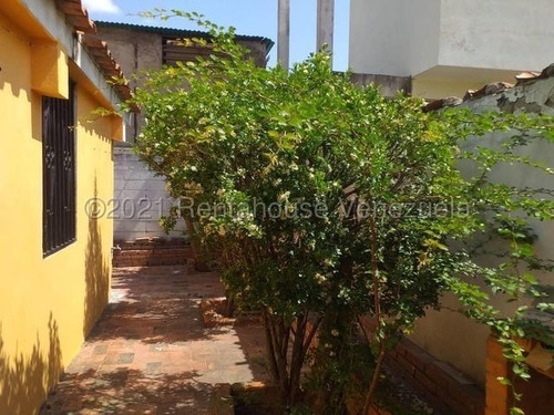 Imagen 28 de 30 de Casa En Venta En Barquisimeto. Zona Centro, Selena Pacheco Tlf. 04245197639. Cód. 21-19623. Lara, Venezuela