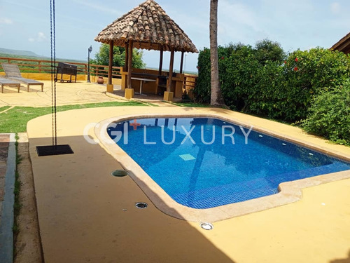 Cgi + Luxury Ofrece En Alquiler Vacacional Villa Retiro