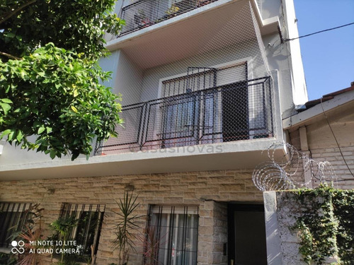 Imagen 2 de 14 de Departamento 3 Amb, 1ro Por Escalera Con Balcon, Excelente Estado