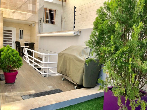 Imagen 12 de 29 de Casa Exclusiva En Venta Altamira / Castellana