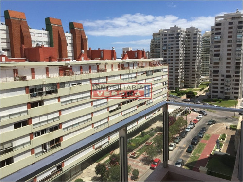 Apartamento En Brava - Punta Del Este- Ref: 6918