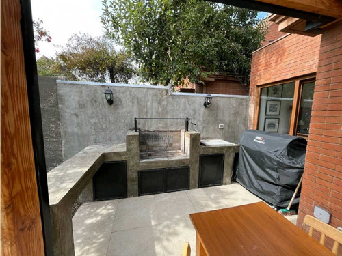 Casa En Barnechea/ Camino La Cumbre