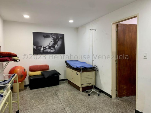 Casa Comercial En Venta En Chuao A Pie De Calle Angela Tocho