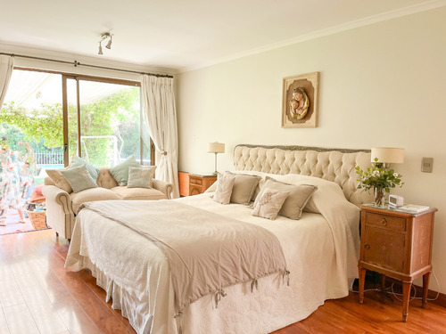 Excelente Casa Lomas De Nogales Pasaje Cerrado.