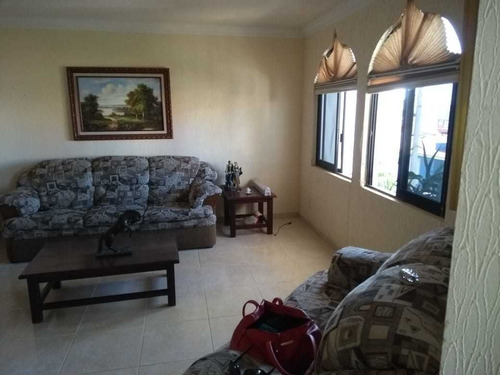 Jm/ Casa Con Grandes Espacios En Tejeda