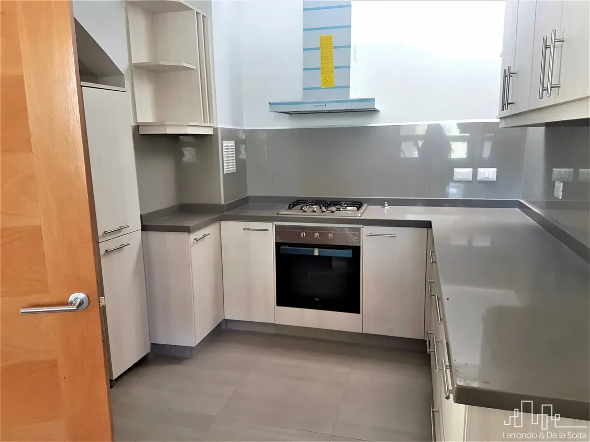 Imagen 4 de 11 de Preciosa, En Condominio 3d+3b+estar - Alvaro Casanova