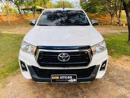 Imagem 2 de 15 de Toyota Hilux 2.7 Srv 4x2 Cd 16v Flex 4p Automático