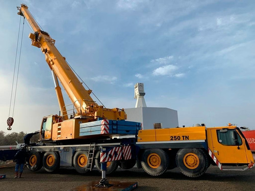 Grúa Liebherr Ltm1250 - 250tn
