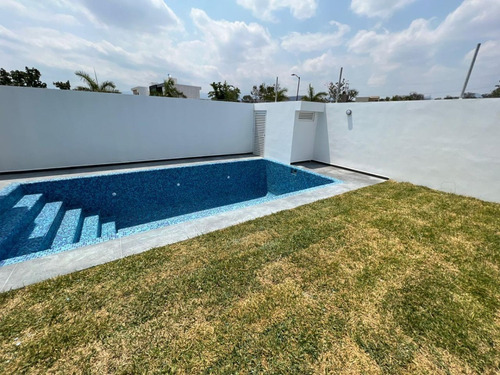 Imagen 5 de 6 de En Venta Casa A Estrenarse Y Apta A Creditos En Fracc. Tehuicil Cerca Del Centro De Oaxtepec Con Alberca Y Jardin