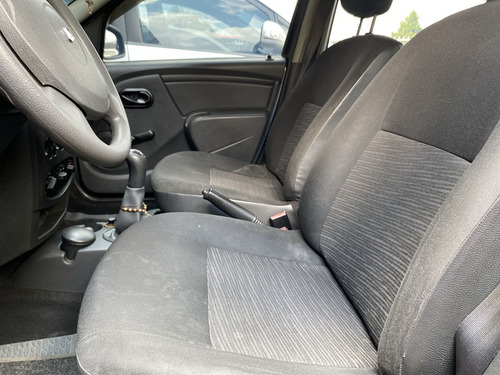 Imagen 16 de 25 de Renault Logan Familier 2012