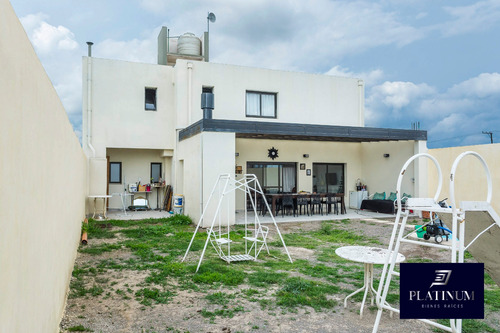 Venta Casa 4 Dormitorios Salta, Vía Aurelia