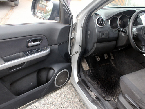 Imagen 16 de 20 de Suzuki Grand Nomade Glx Sport 2.4 Mt 2015