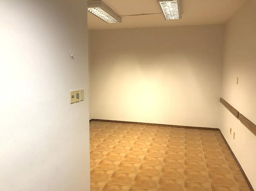 7 Oficinas En Venta 250 M2 Ciudad Vieja