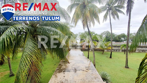 En Venta Macrolote En Calderitas, Con Gran Potencial Para Diversos Negocios.