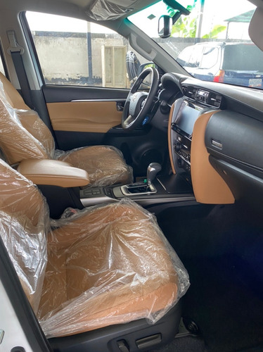 Imagen 6 de 12 de Toyota Fortuner
