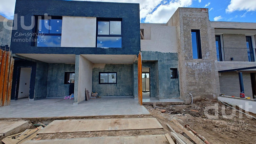Venta Duplex De 3 Dor! 1 Dor En Planta Baja! Con Pileta!