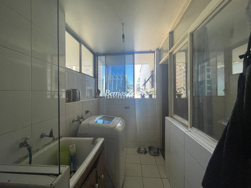 Departamento En Venta De 3 Dorm. 2 Baños En Las Condes