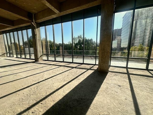 Renta Oficina De 170m2 En Obra Negra Más 50m2 De Una Amplia Terraza Privada En L , Ubicada En El 3er Piso, Cuenta Con 3 Bajadas Para Baños Interiores, Aire Acondicionado 4 Lugares De Estacionamiento