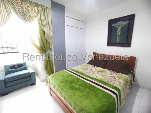 Erika Armeya Vende, Apartamento Ubicado En El Centro De Cabudare. Flex: 25-13615