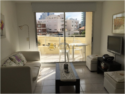 Impecable Apto De 1 Dormitorio Y Medio - A Pasos De La Playa - Consulte !!!!- Ref: 4248
