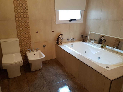 Imagen 10 de 12 de Vendo Casa 3 Domitorios Garaje Y Quincho Lavadero Parque