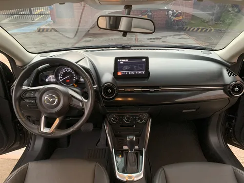 Mazda 2 Touring Automático