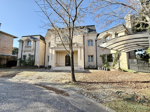 Importante Casa En Venta - Barrio Privado Las Victorias