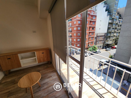 Imagen 20 de 30 de Venta 3 Ambientes Con 2 Balcones Salientesa Metros De Plaza Colon!