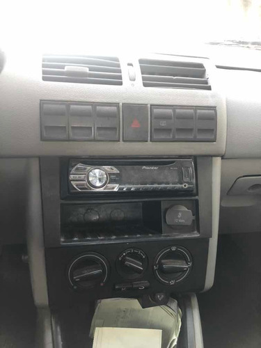 Volkswagen Gol 1.0 Plus 4p Álcool 2002