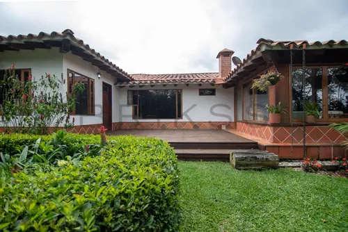 Casa Campestre En Venta En Llanogrande. Cod V50106