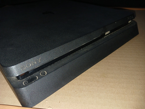 Consola Sony Ps4 Slim + 4 Juegos Playstation 1 Tb (Usado)