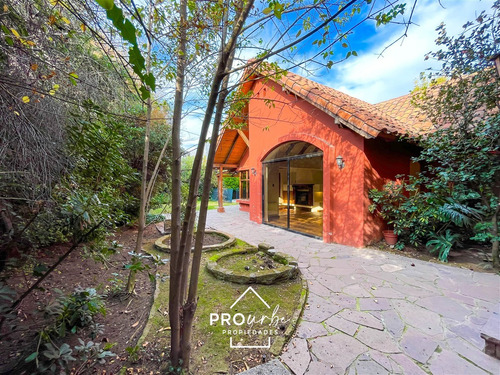 Casa En Venta De 5 Dorm. En Las Condes