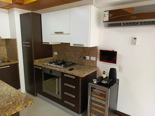 Town House En Venta Urb. El Peñón Baruta