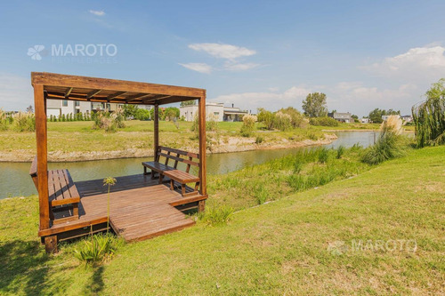 Imagen 6 de 11 de Lote En Venta Con Muelle En El Canton - Maroto Propiedades