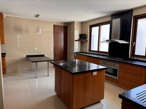 Moderna En Condominio Cercana A Colegios, Centro Comercial