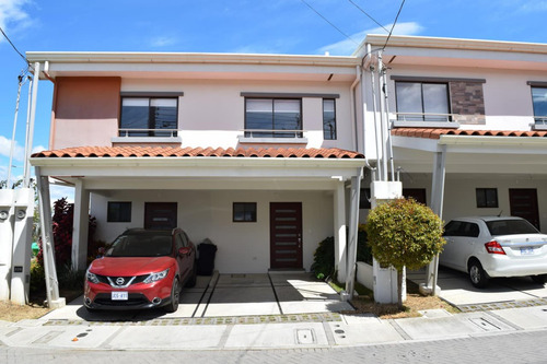 Alquilo Casa En Condominio Avenir, Santo Domingo Heredia, Cuenta Con Piscina, Gimnasio, Salón Fiestas, Co-working, Infantiles, Zonas Verdes