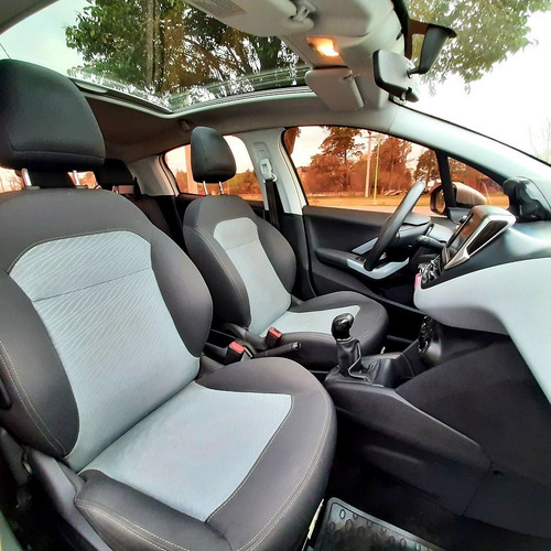 Imagen 10 de 15 de Peugeot 208 Allure Touch Screen - 2014