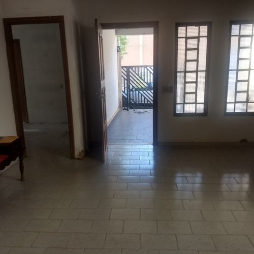 Casa Elegante C/ Suite-8 Cômodos + Edícula Separada(3 Cômodos)