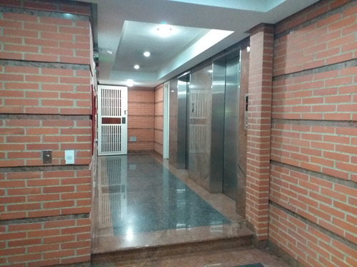 Vendo Precioso Apto. En Los Geranios, Mun. El Hatillo. 128 M