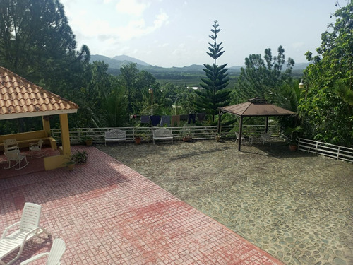 Vendo Villa De 2 Niveles Con Vista A Las Montañas En La Cumbre, Villa Altagracia, República Dominicana