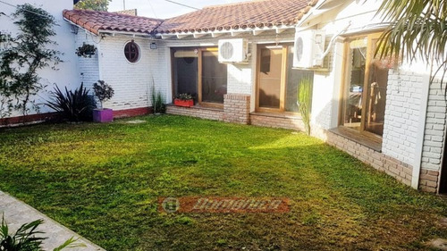 Imagen 16 de 19 de Casa En Venta En Castelar Norte