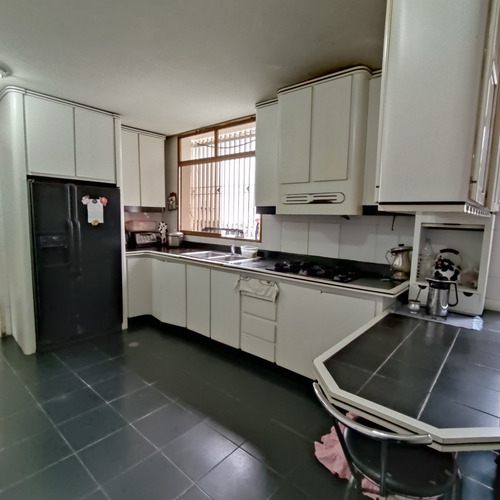 Imagen 5 de 13 de Urb. Prados Del Este, Casa En Venta.