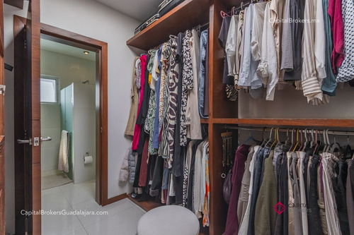 Residencia De Lujo En Los Olivos En Venta