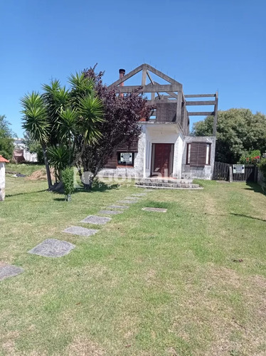 Casa Proyectada En Dos Plantas En Pan De Azúcar